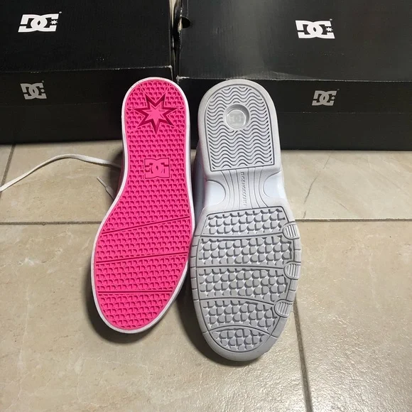 2x DC Shoes - Picture 3 of 3